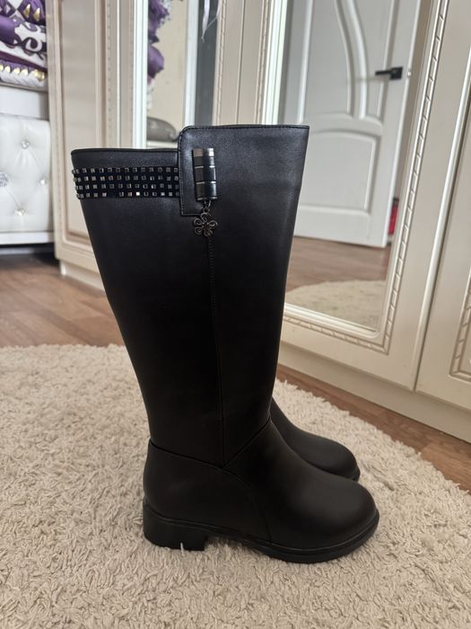 Продам женскую зимнюю обувь