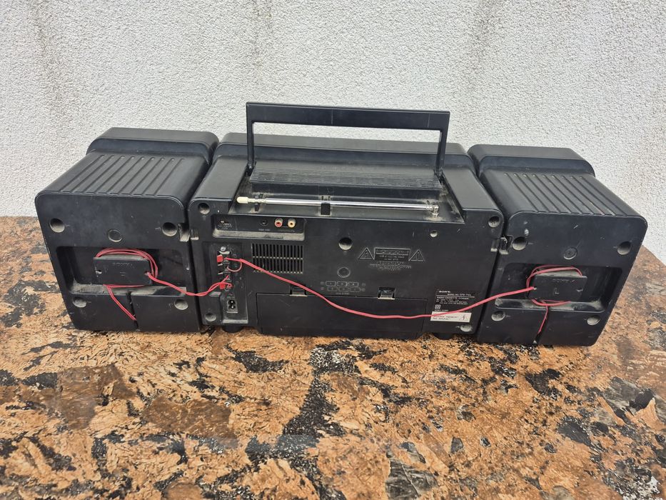 Radio Casetofon marca Sony model CFS 710L-functional

- Radio a fost p