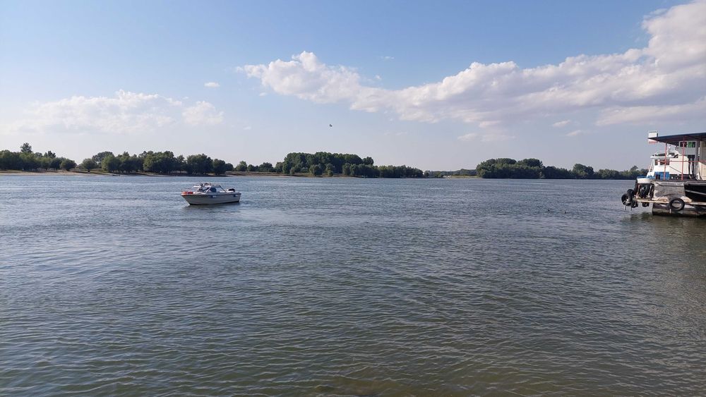 Ambarcațiune semicabinată cu motor Tohatsu 115 Cp nou, în garanție