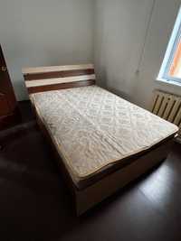 Кровать и мебель для гостиной