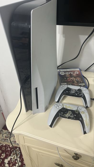 Продам приставку Sony PlayStation 5 в хорошем состоянии Б/У