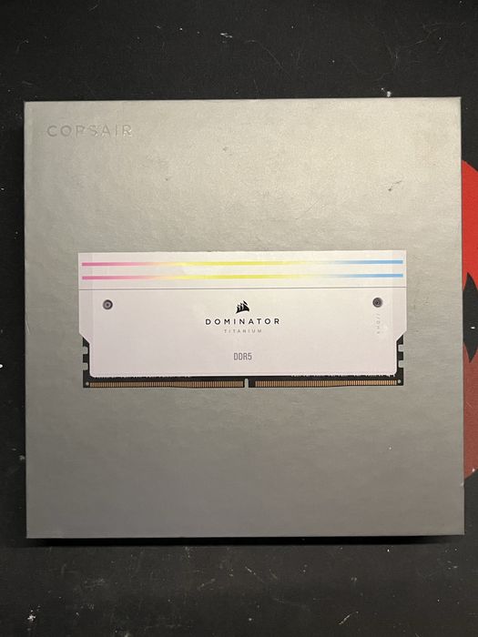 Memorie RAM 64gb 6000mhz DDR5 Corsair Dominator Titanium RGB White