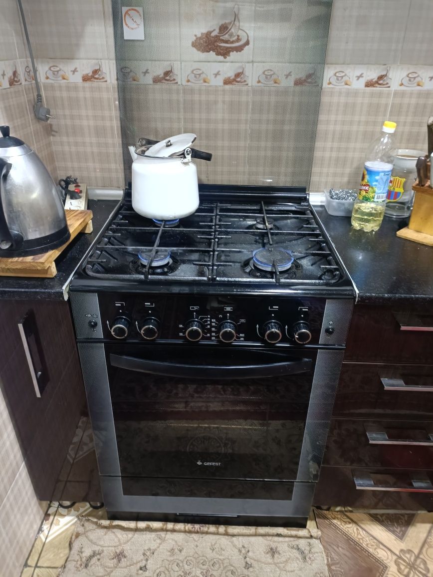 Продам газовую плиту Гефест