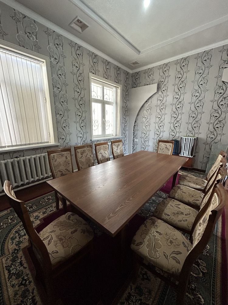 Продается стол с 12 стульями б/у в отличном состоянии