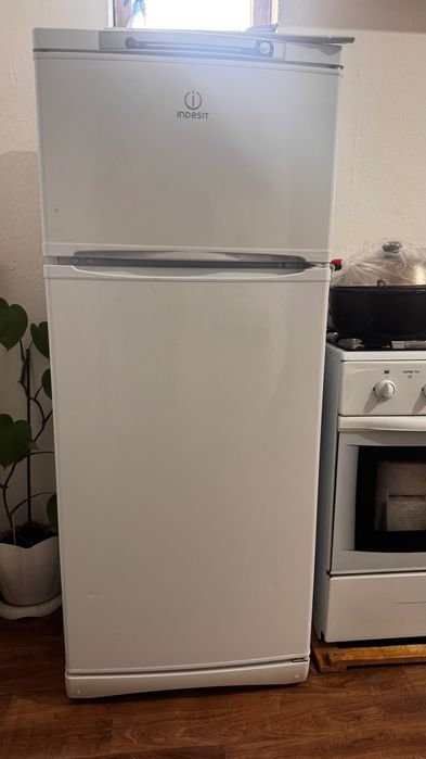 Холодильник Indesit