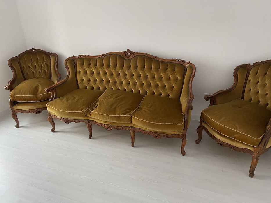 Vand canapele vintage din lemn masiv!