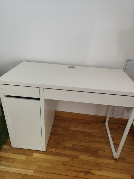 Birou  alb cu doua sertare și saptiubde depozitare