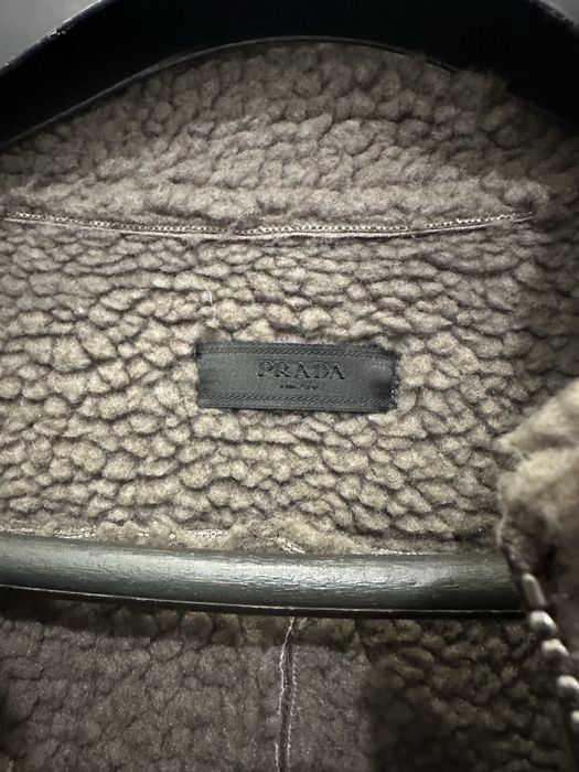 Яке        Prada