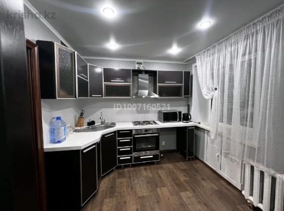 Сдам квартиру на долгий срок, 3 комнатная переделаная в двухкомнатную