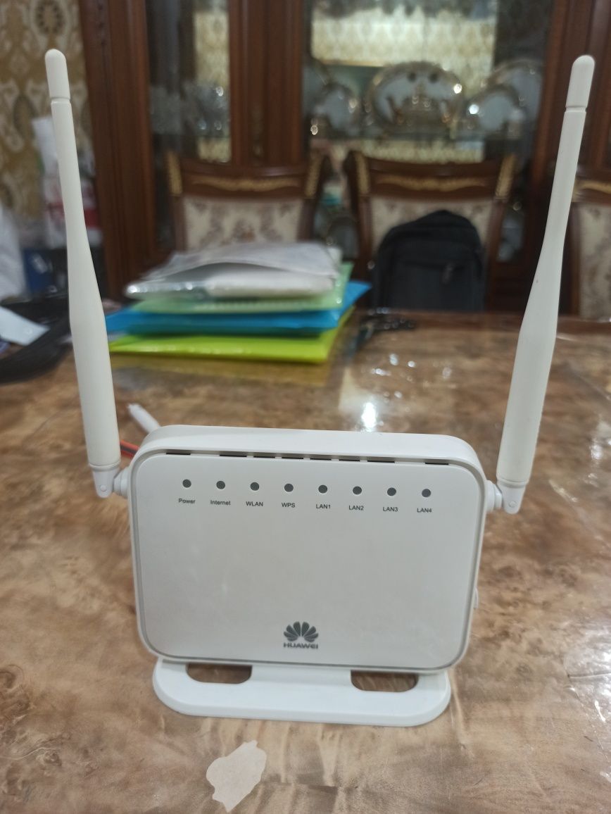 Продается WIFI Router. Модель: Huawei 300 Mbps, HG232f