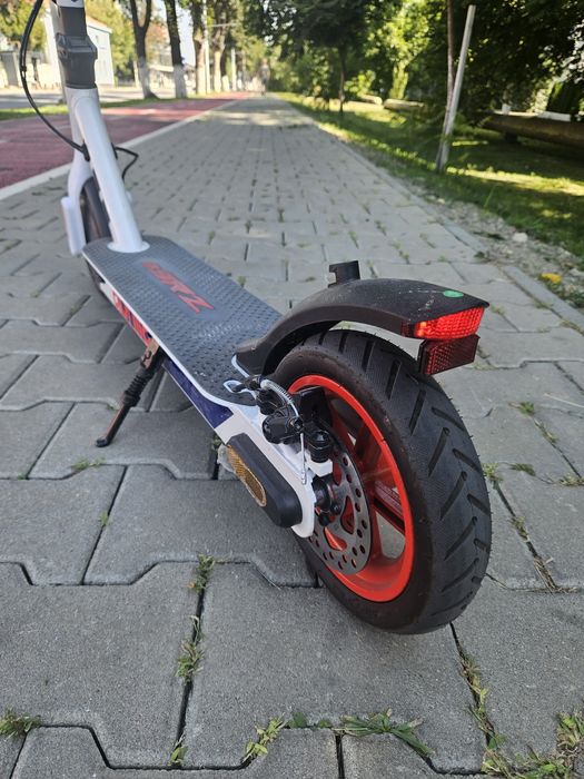 Trotineta electrica  Aprilia