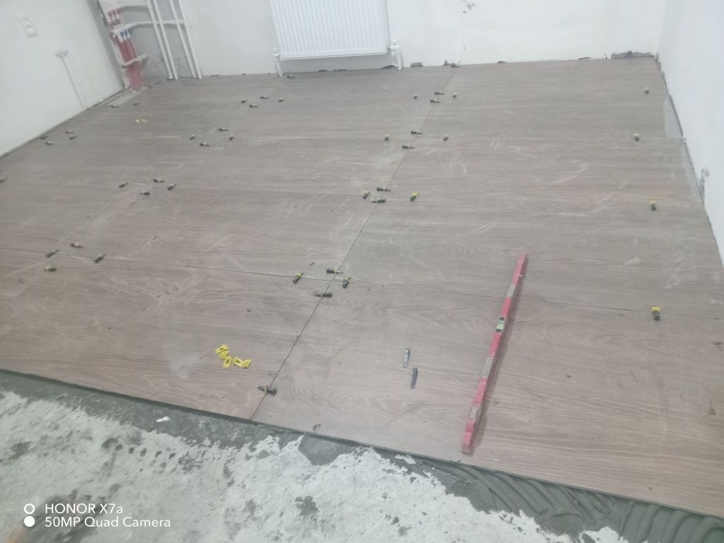 Услуга плиточник +сантехник +электрик
