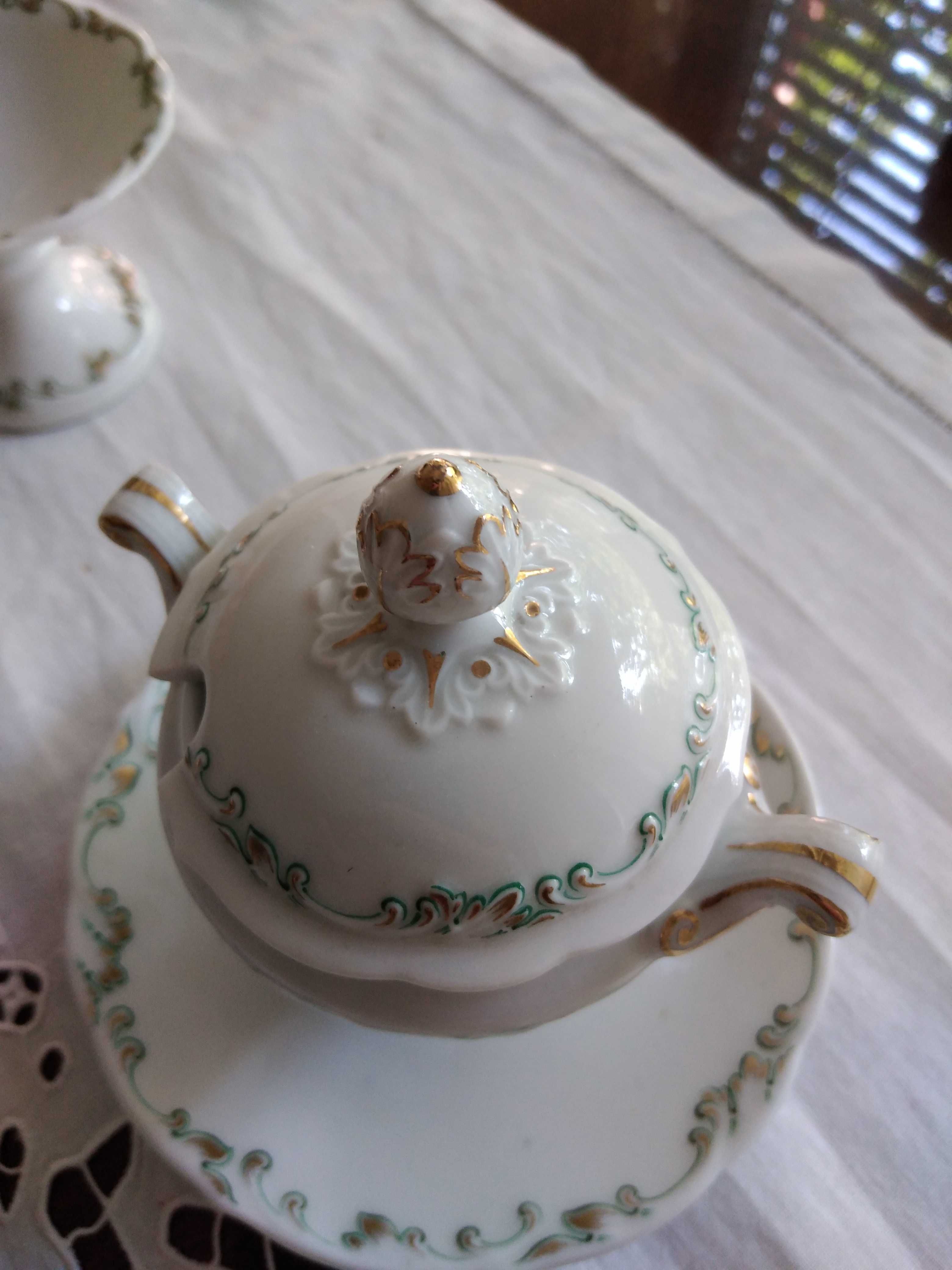 Кралски сервиз от порцелан