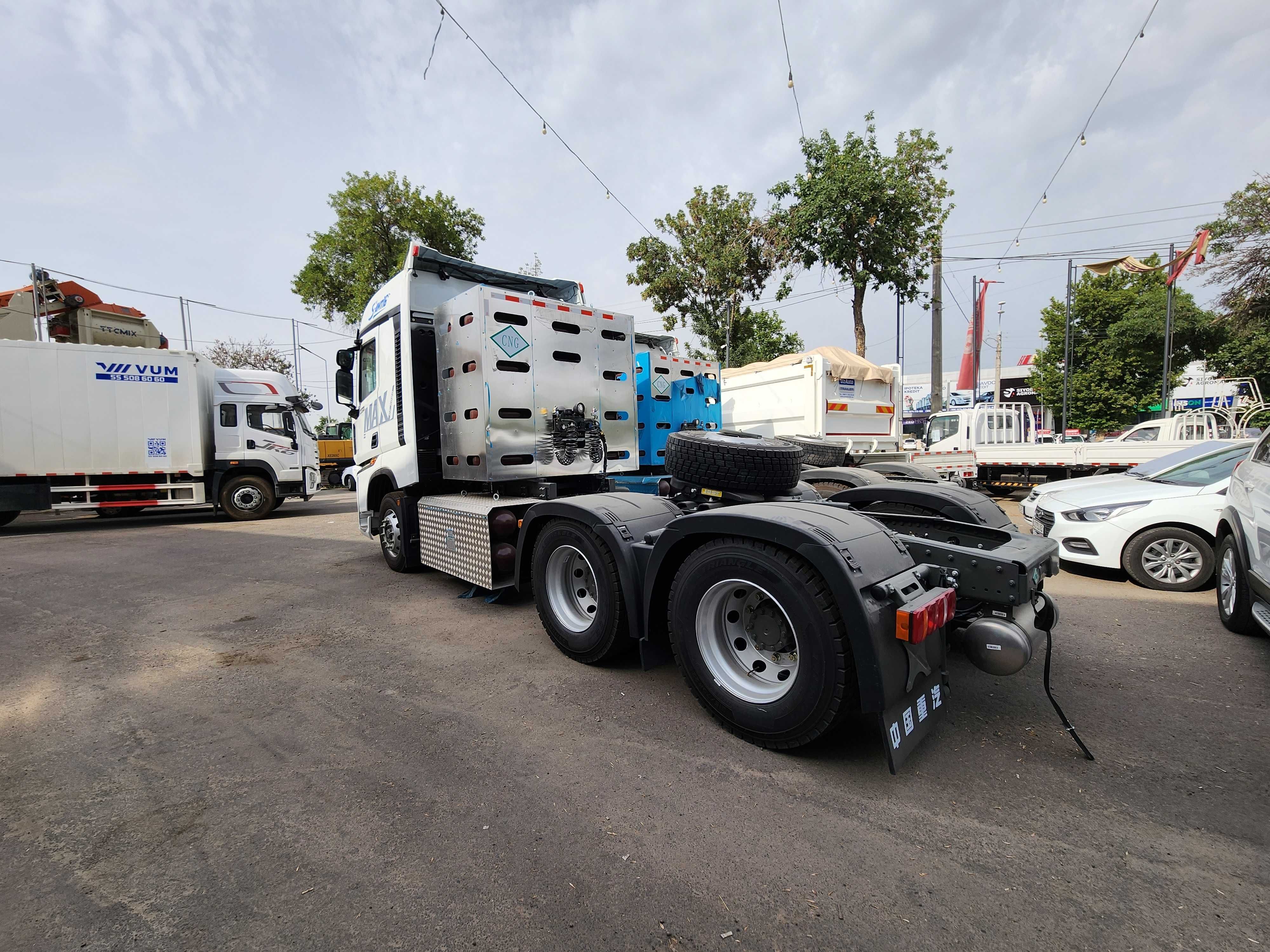 Тягач Sinotruk Howo Max 6x4 CNG Рессор в наличии!