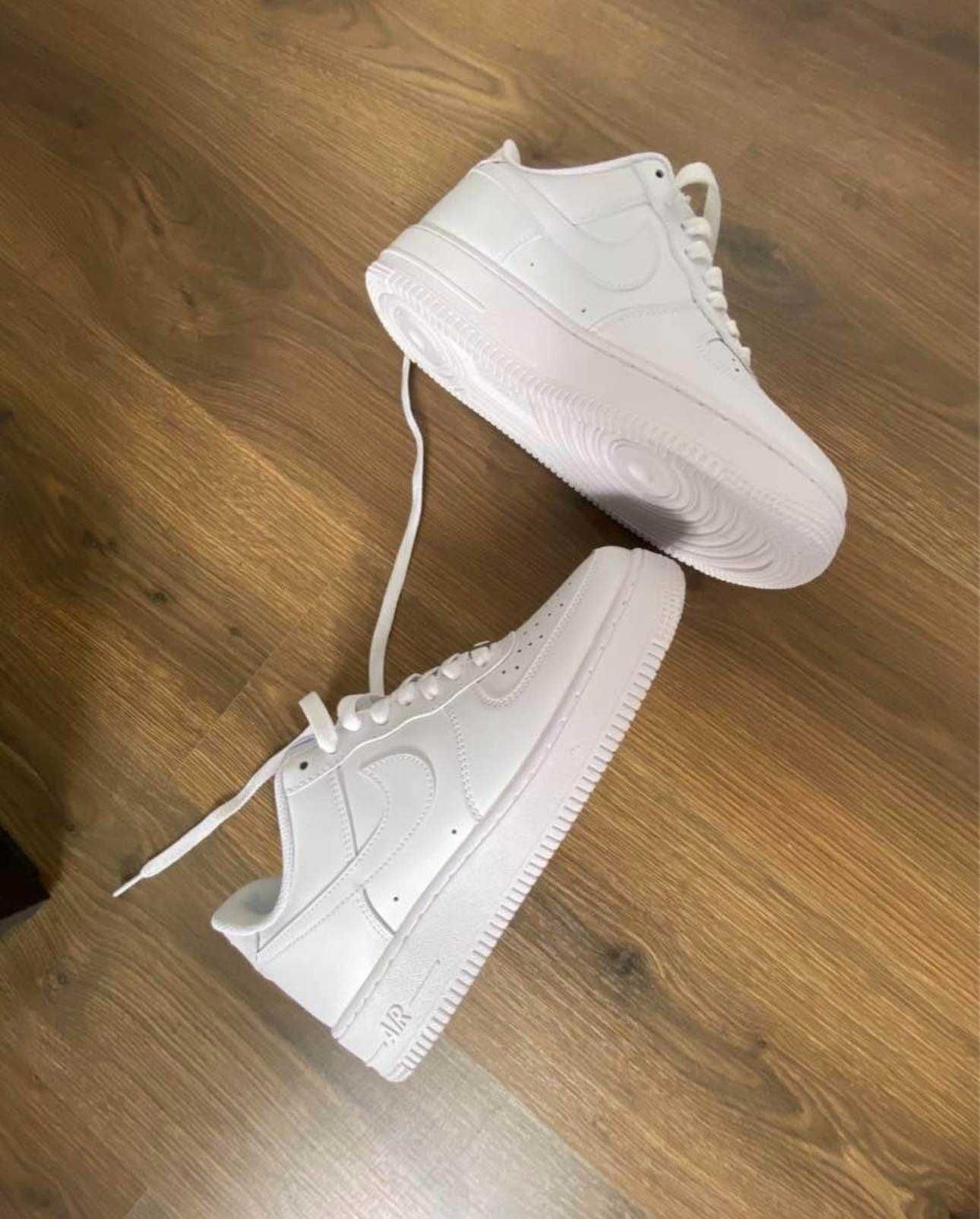 Adidasi Nike Air Force 1 Premium White Universali
