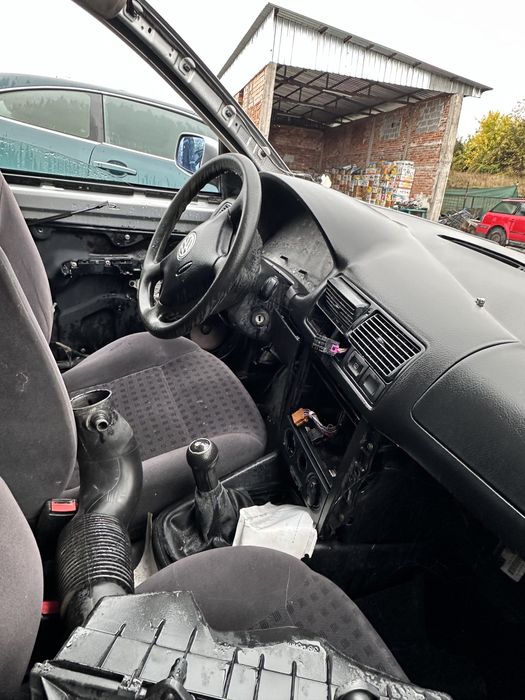 VW Golf 4 1.6i на части