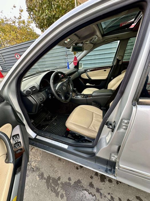 Vând Mercedes c class