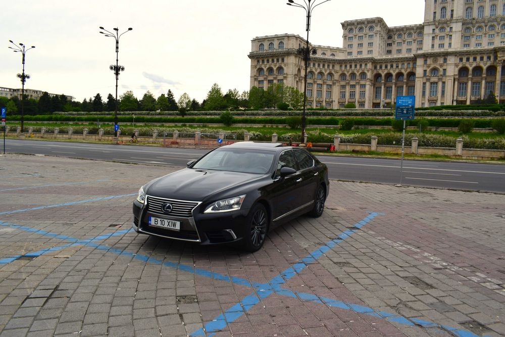 Lexus LS 600h foarte intretinuta