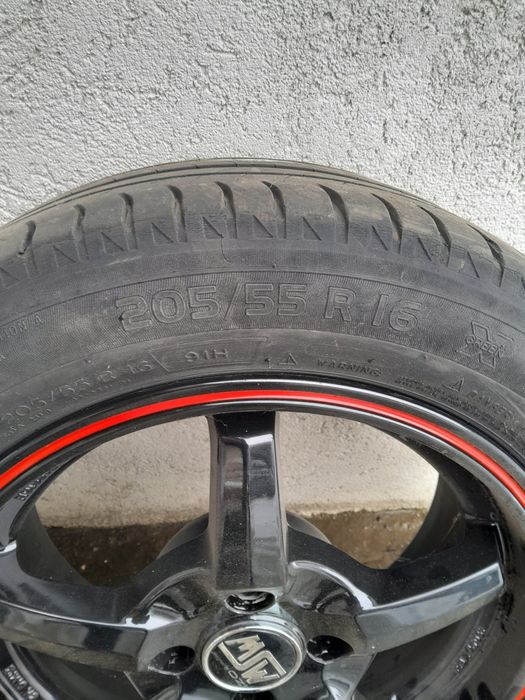 Vând anvelope cu tot cu jante