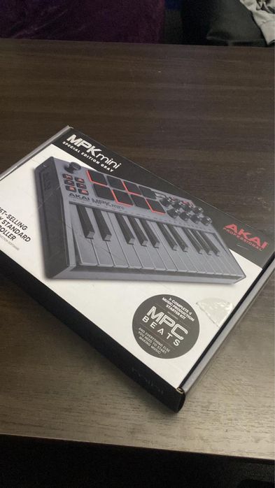 Продам клавиатура AKAI MPK Mini новый!