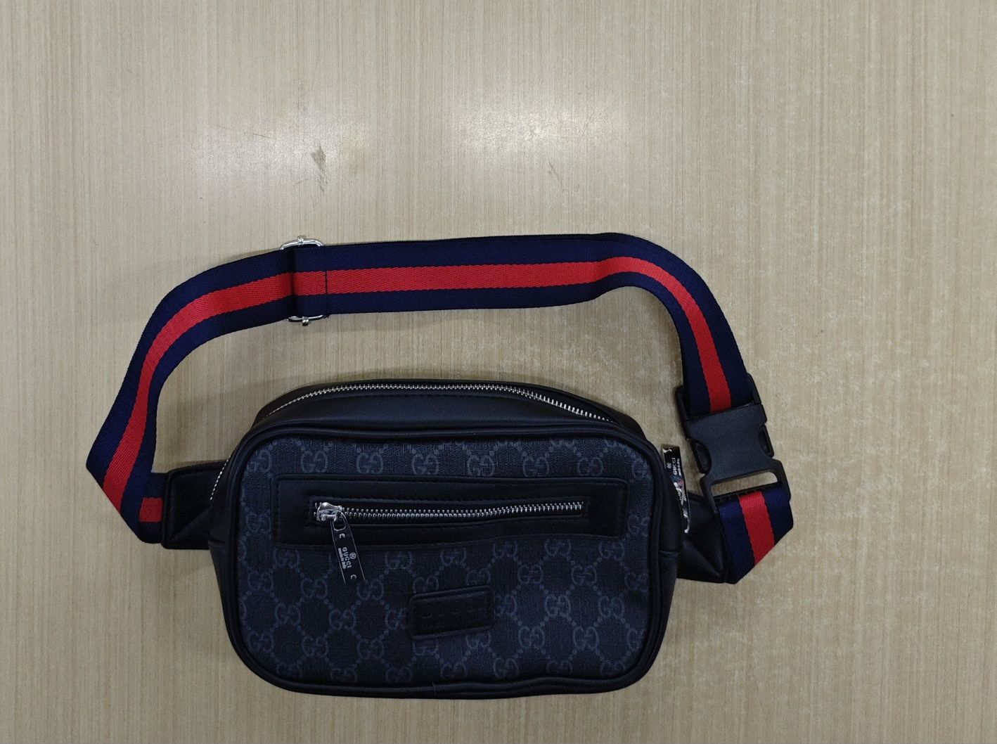 Чантичка Gucci бананка