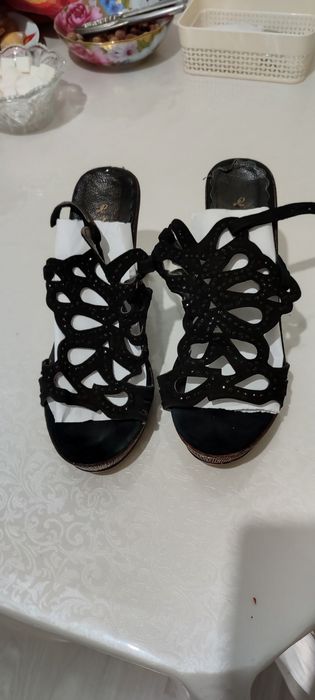 Замшевые босоножки