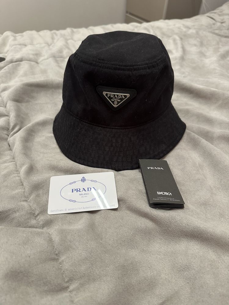 Оригинална шапка Prada