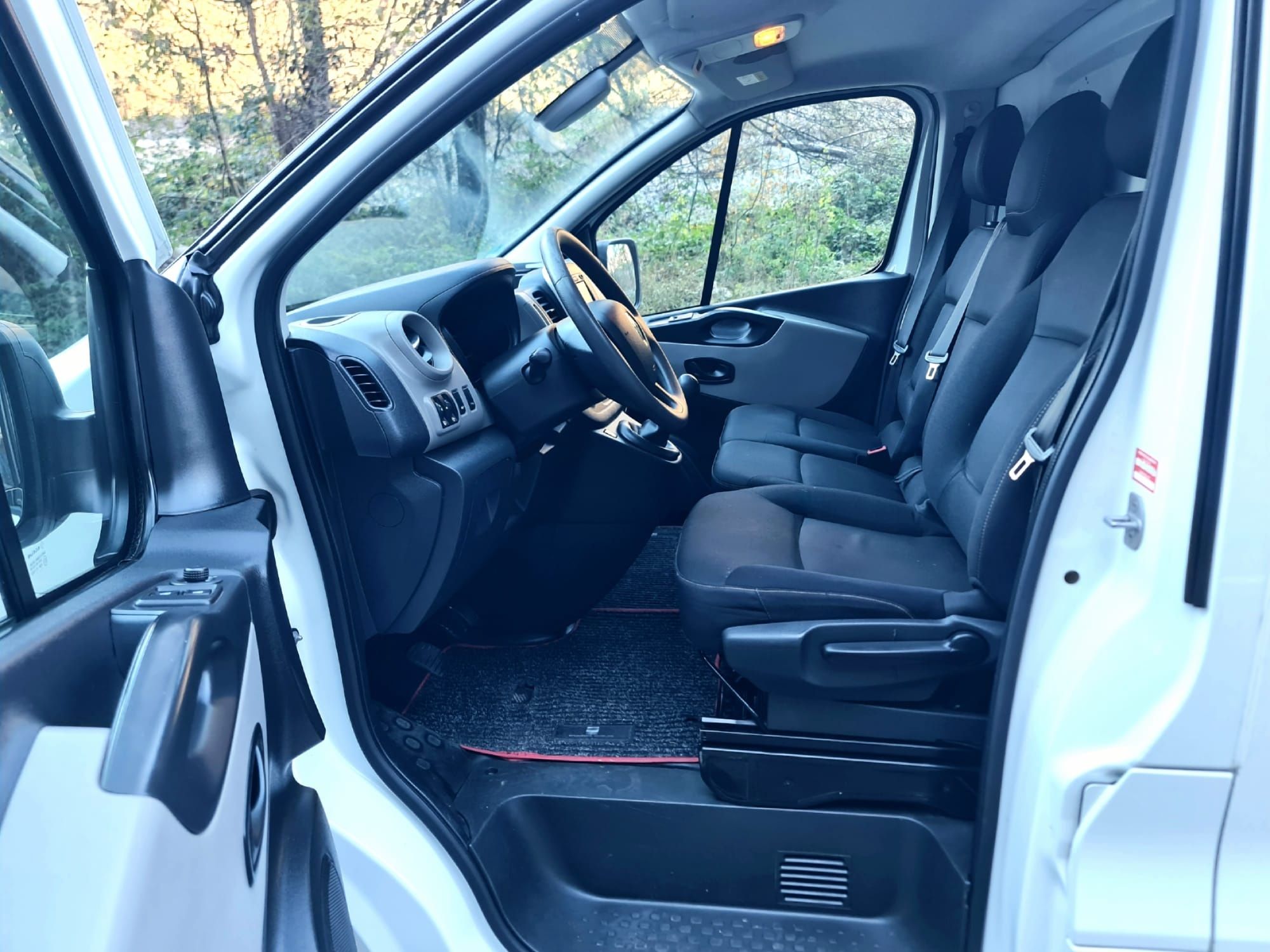 Renault Trafic L2 2017, 1.6DCI, inmatriculat, clima keyless, PDC