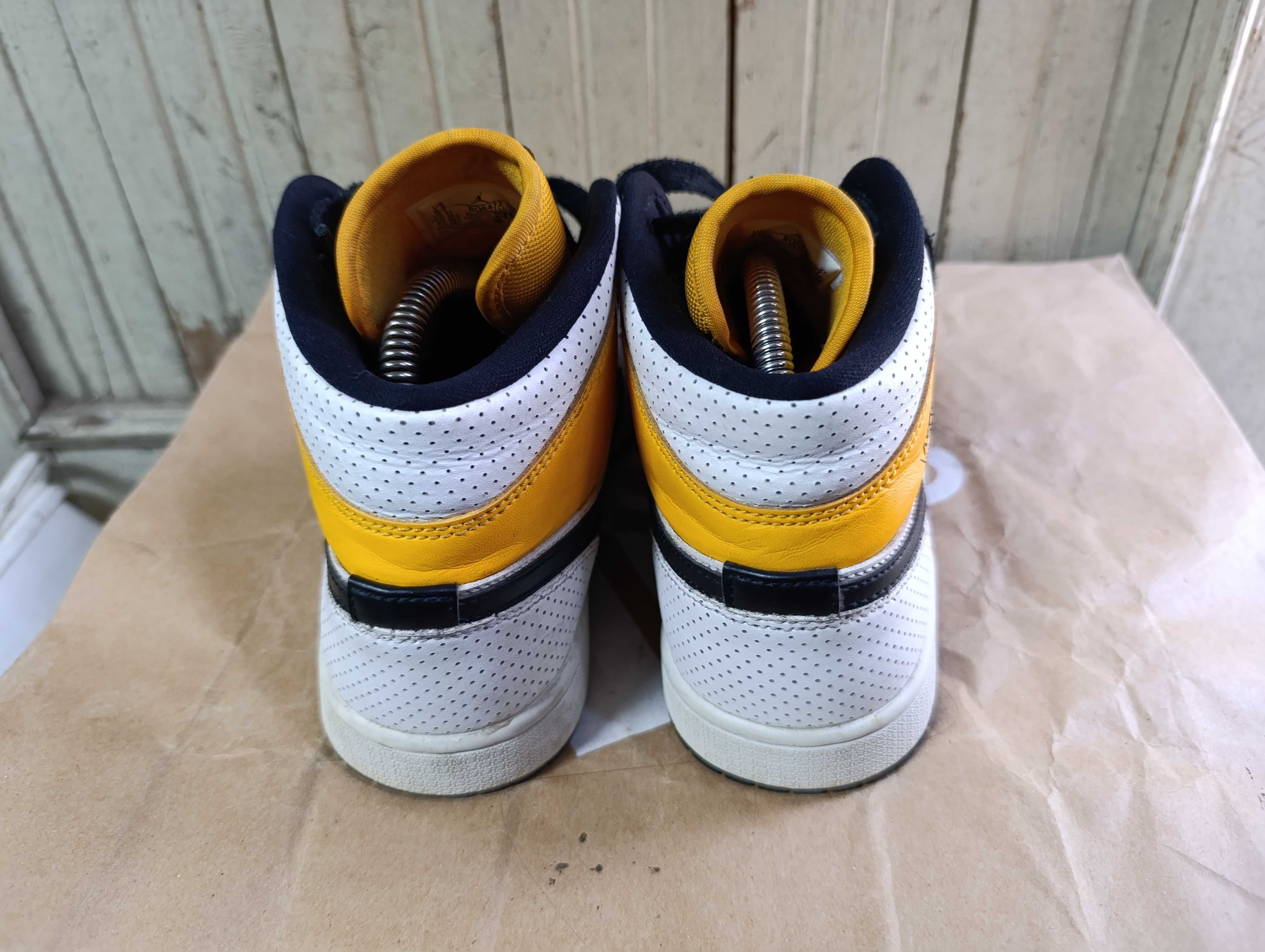Jordan 1 Mid "Laser Orange"оригинални маратонки 41 номер
