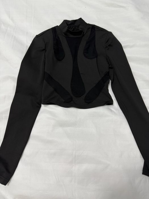 Bluza neagra cu plasa