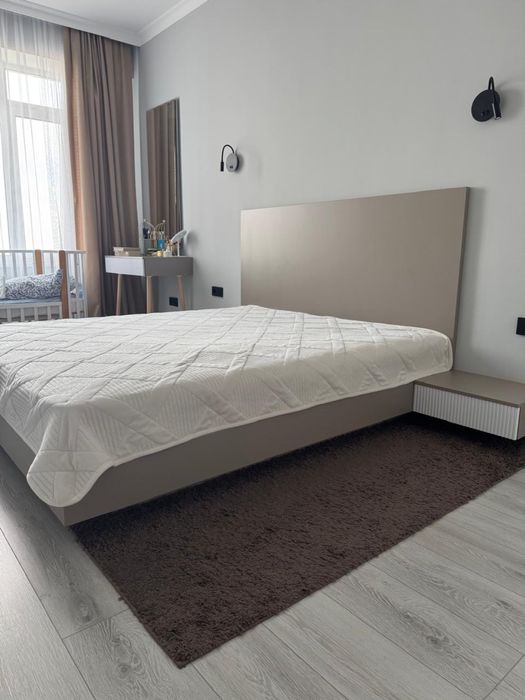 Продам двуспальную кровать