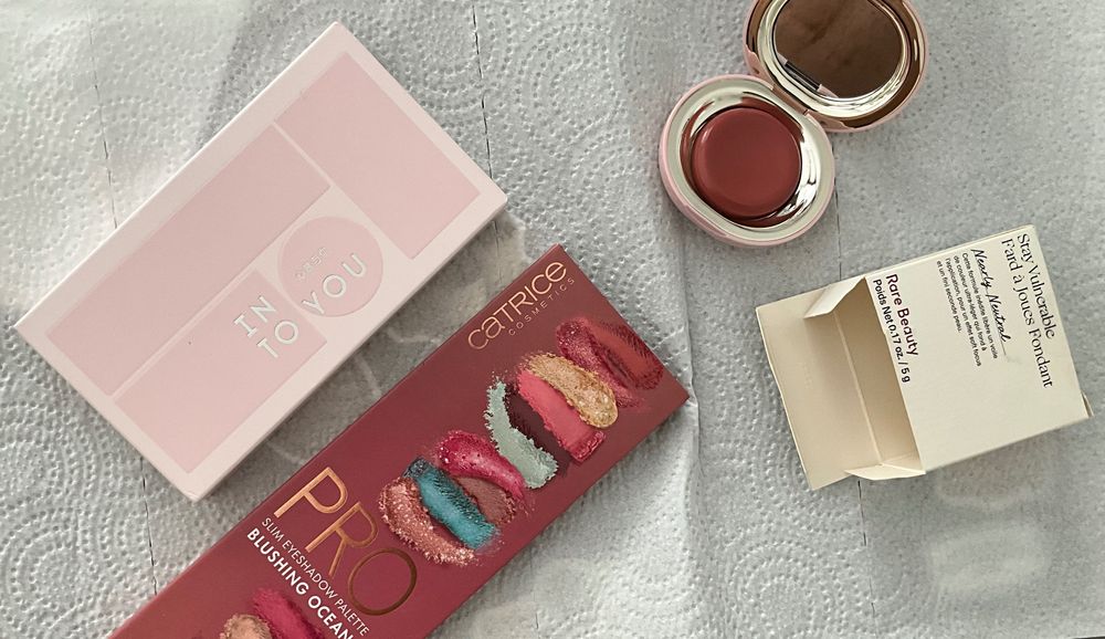 Продам новую косметику оригинал rare beauty, Catrice, mizon