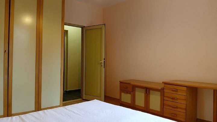 Дава се под наем Тристаен апартамент в София, Банишора - 130 кв.м за 663 € - Снимка #7