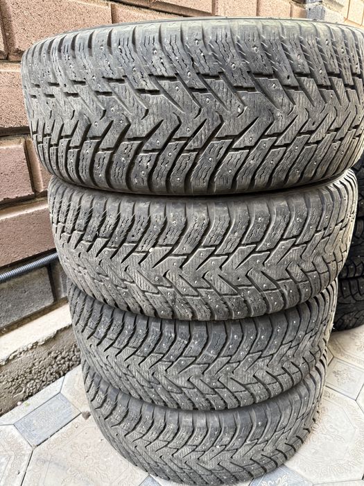Продам зимнюю шипованную резину Nokian Hakkapeliitta 265 65 R17
