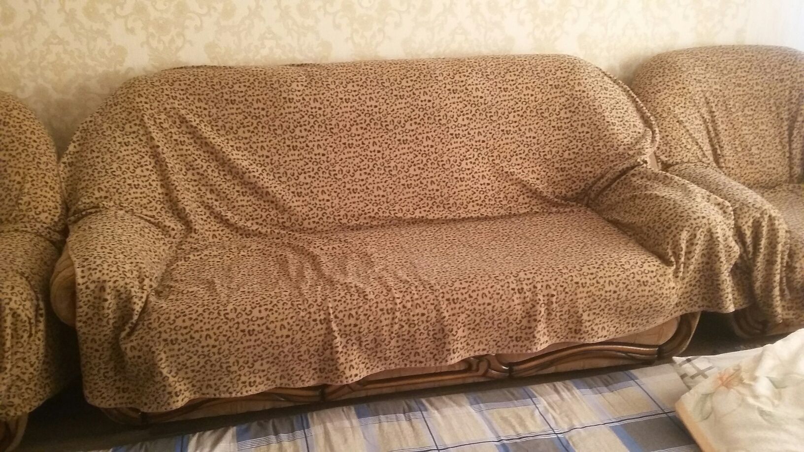 Продам диван с креслами