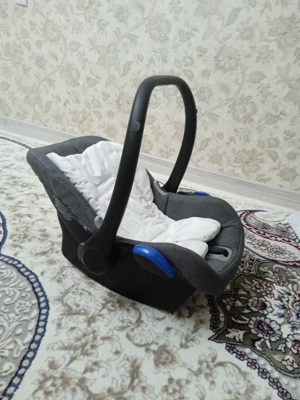 Detskiy avto kreslo