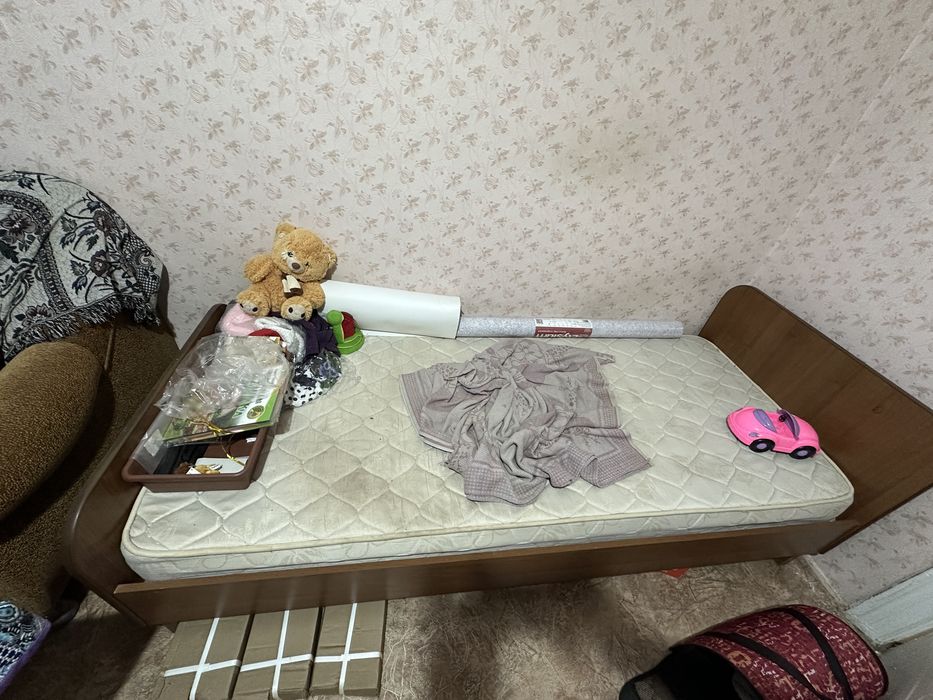 Кровать одноместная с матрасом