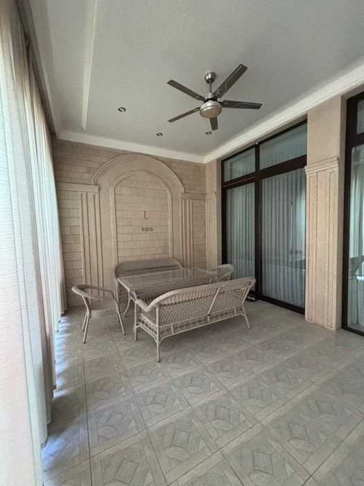 Продаётся роскошный дом с бассейном, лифтом и великолепным двором!