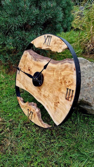 Ceasuri rustice din lemn de nuc si plop bubos