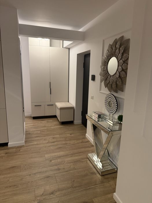 Inchiriez apartament de lux cu 3 camere, in bloc nou