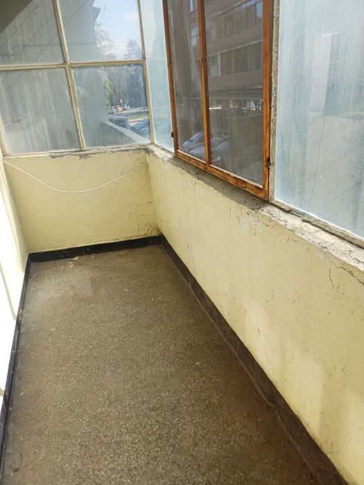 Двустаен апартамент на главната улица, в центъра на Разград