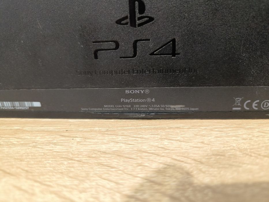 Vând consola PS4 phat modata firmware 9.0