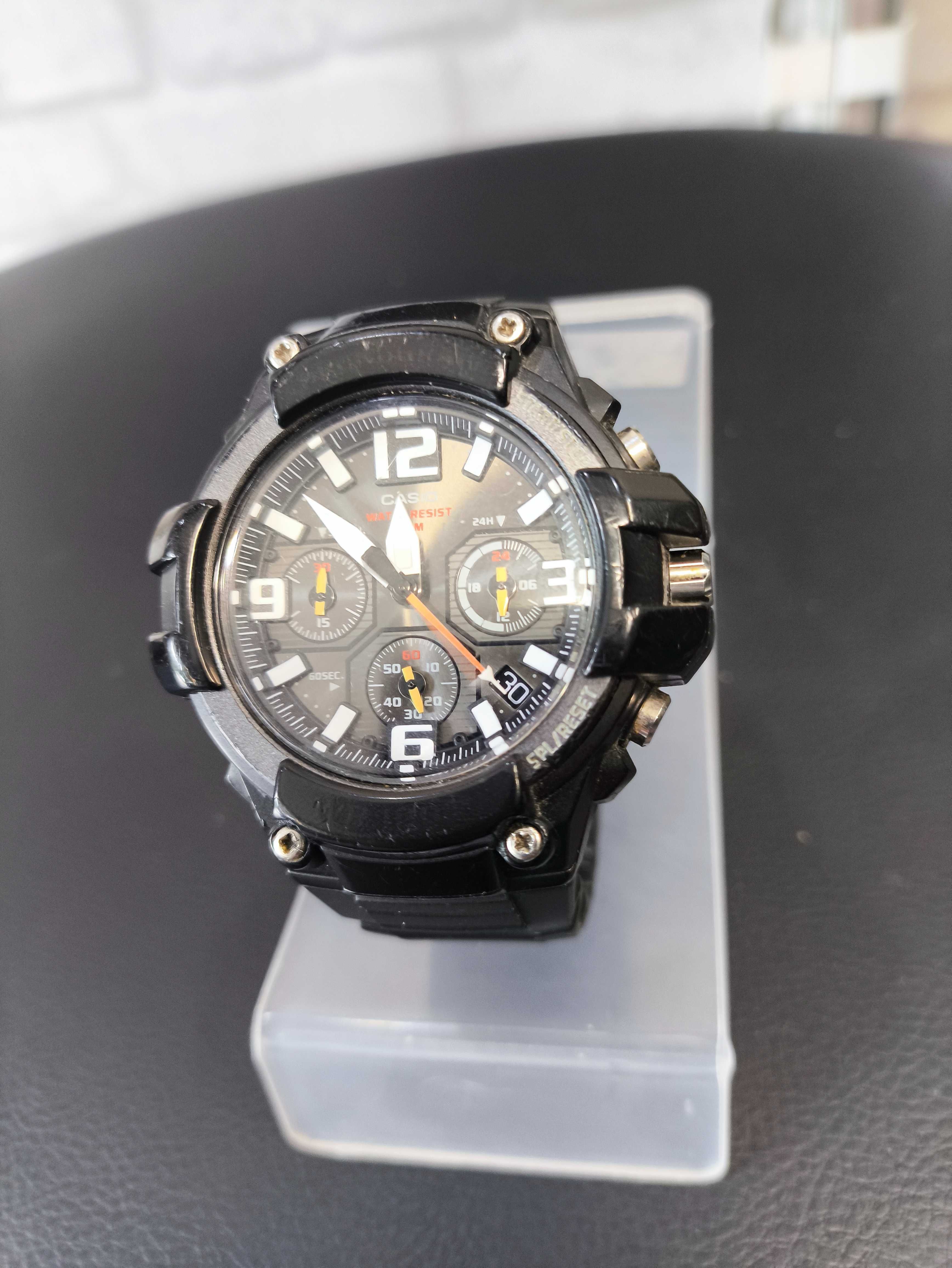 Мъжки часовник Casio MCW-100H – в отлично състояние