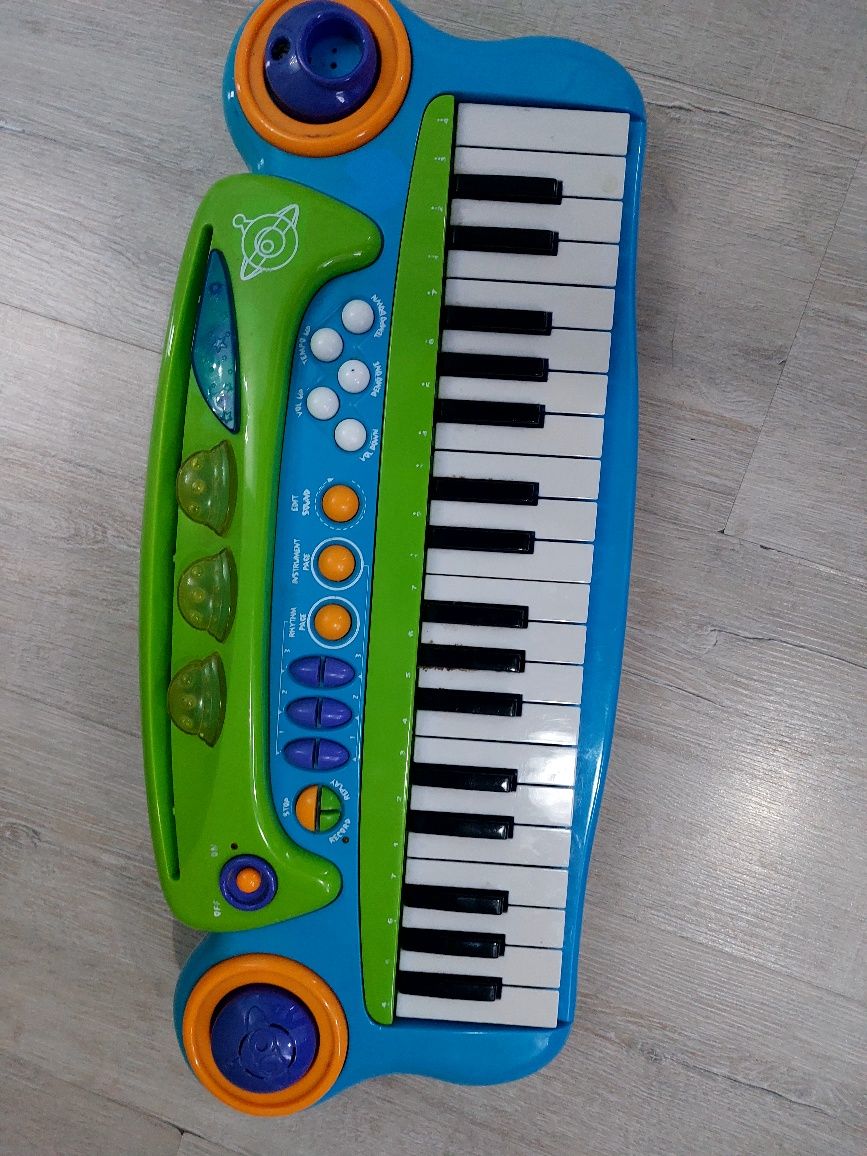 Продам игрушку пианино