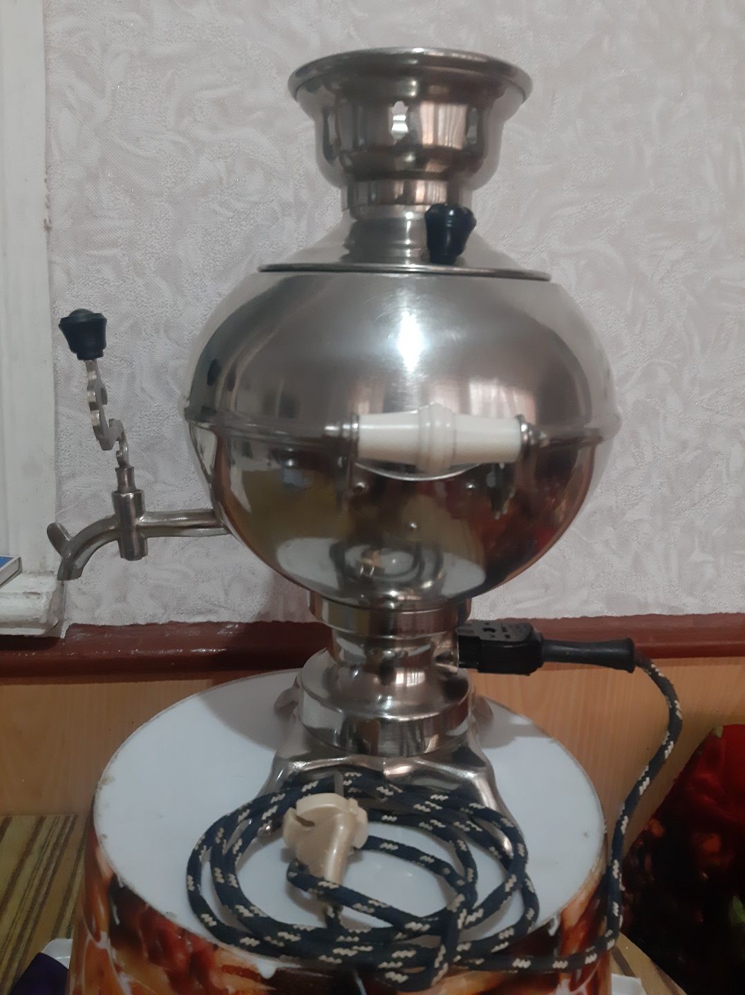 Самовар  на угле. Объёмом  5 л.