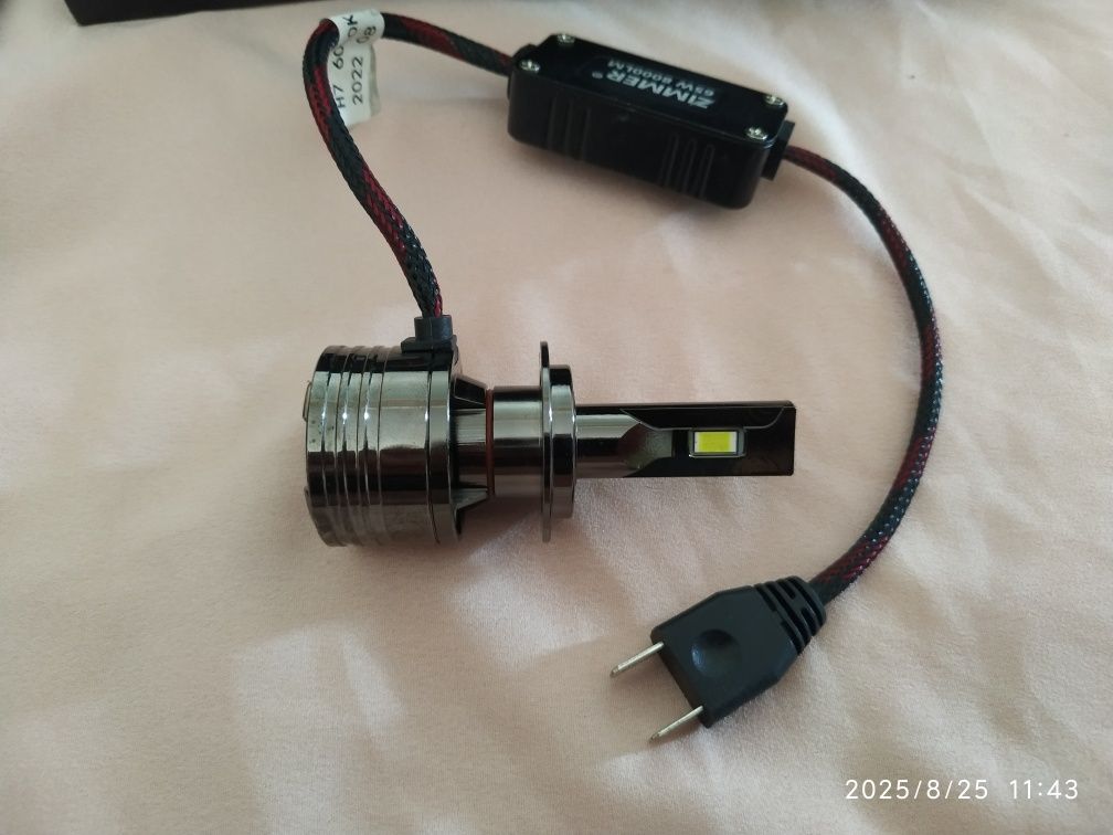 LED E9 avto lampa sotiladi.