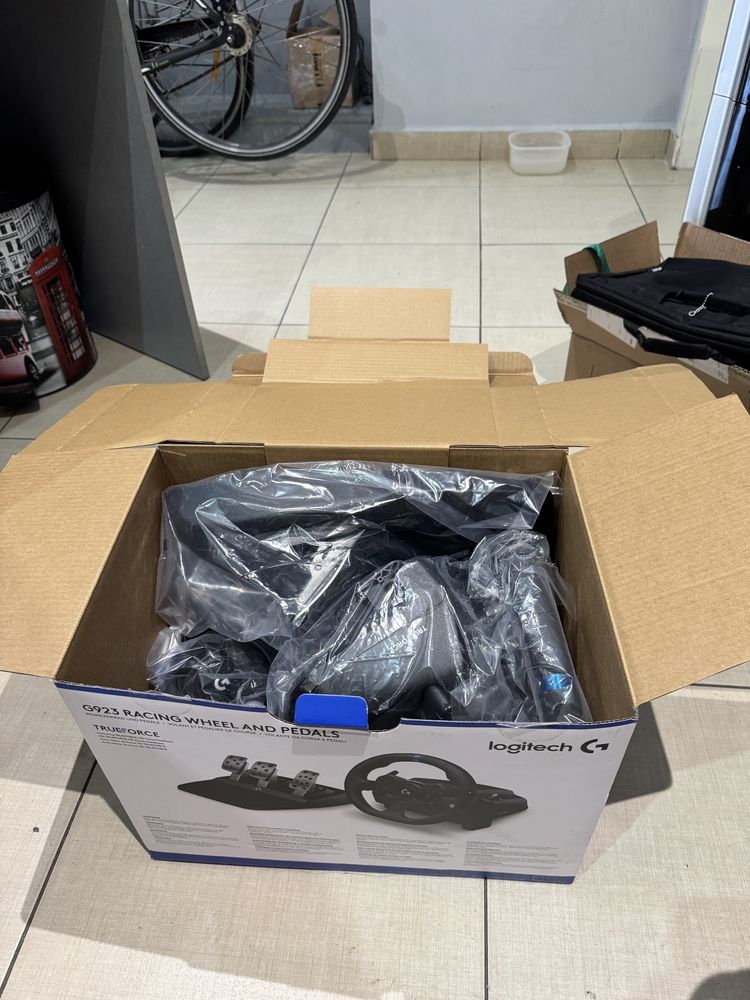 Logitech G923 PS4/PS5/PC