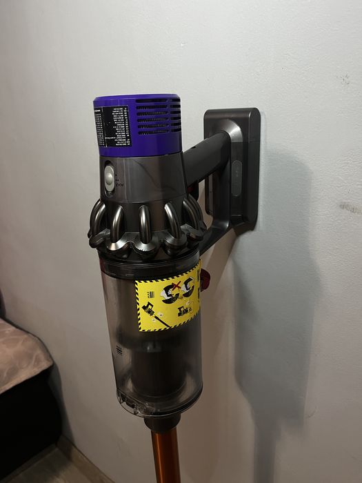 Aspirator Dyson V10