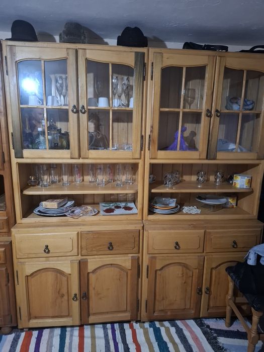 Mobila din lemn masiv