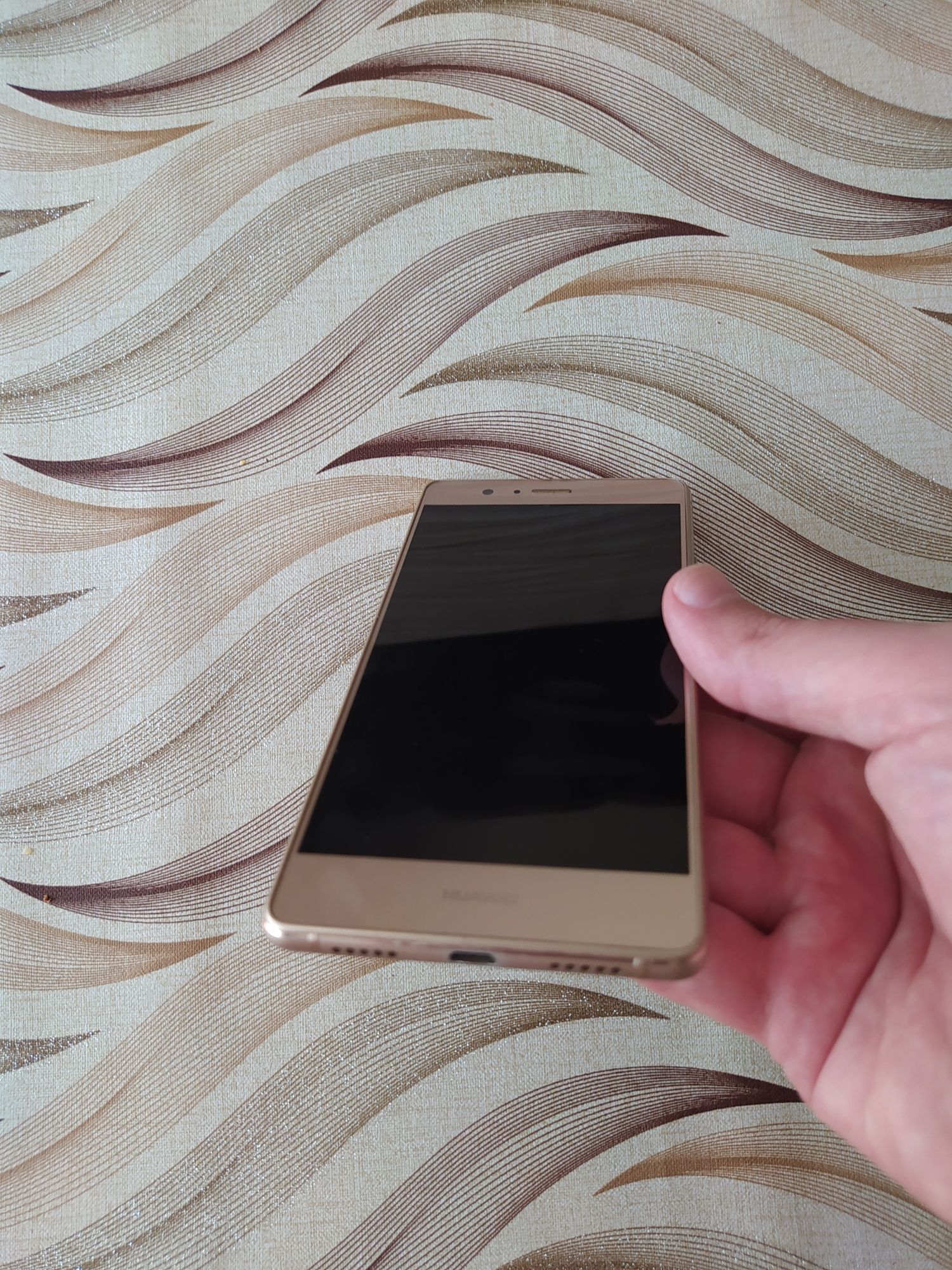 Продавам телефон Huawei P9 lite